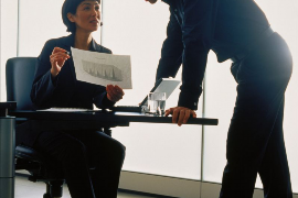 材料商讨债堵门：揭秘企业债务危机下的困境与应对策略